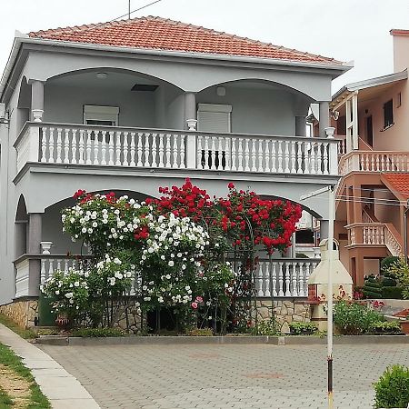Apartmani Kod Rade Pakostane Exterior photo
