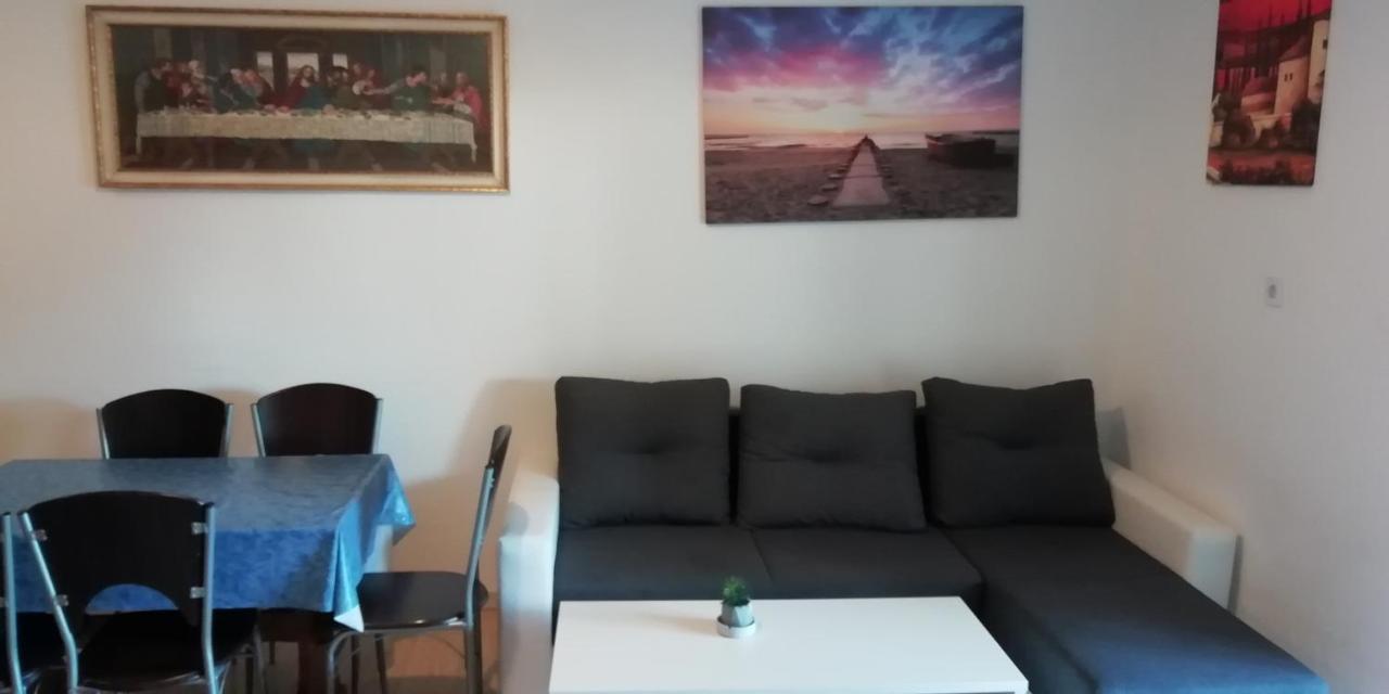 Apartmani Kod Rade Pakostane Exterior photo