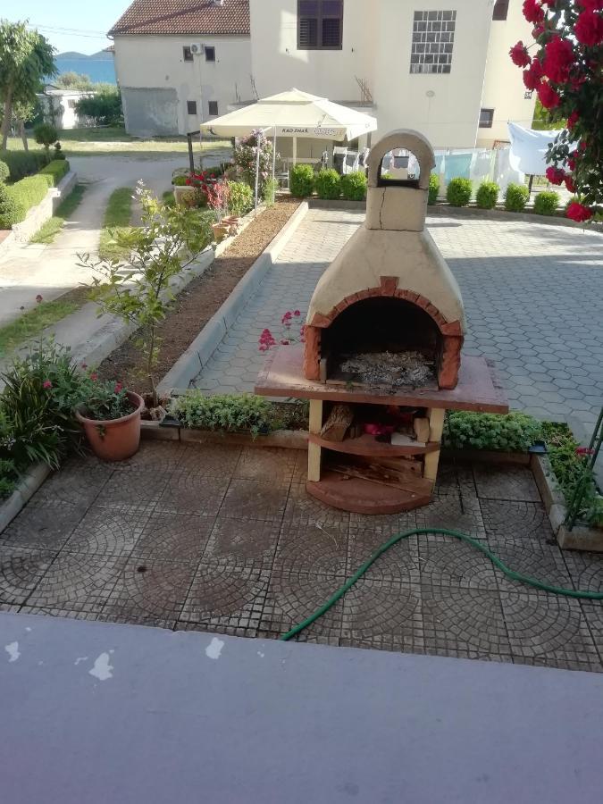 Apartmani Kod Rade Pakostane Exterior photo
