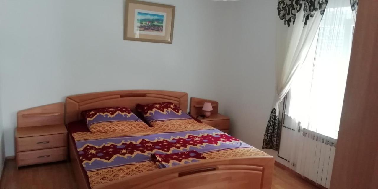 Apartmani Kod Rade Pakostane Exterior photo