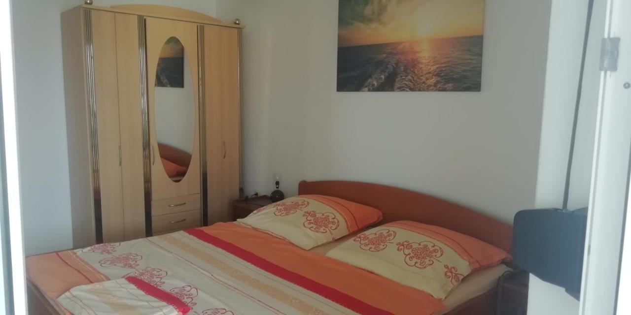 Apartmani Kod Rade Pakostane Exterior photo