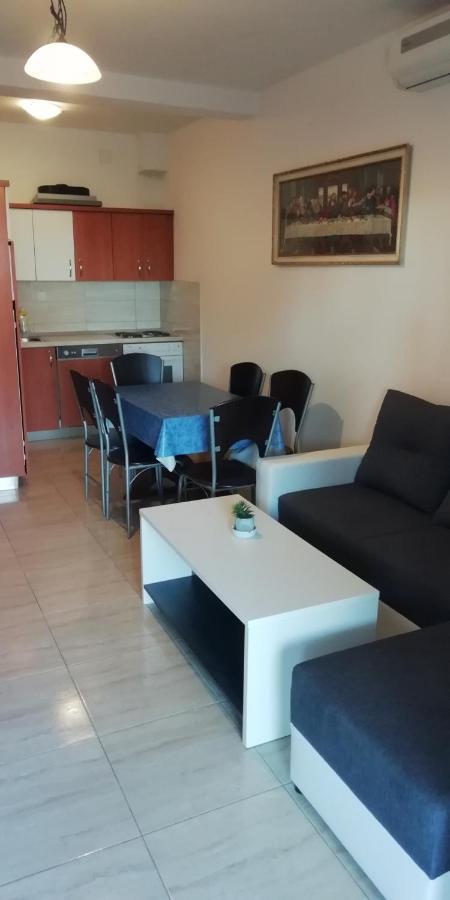 Apartmani Kod Rade Pakostane Exterior photo
