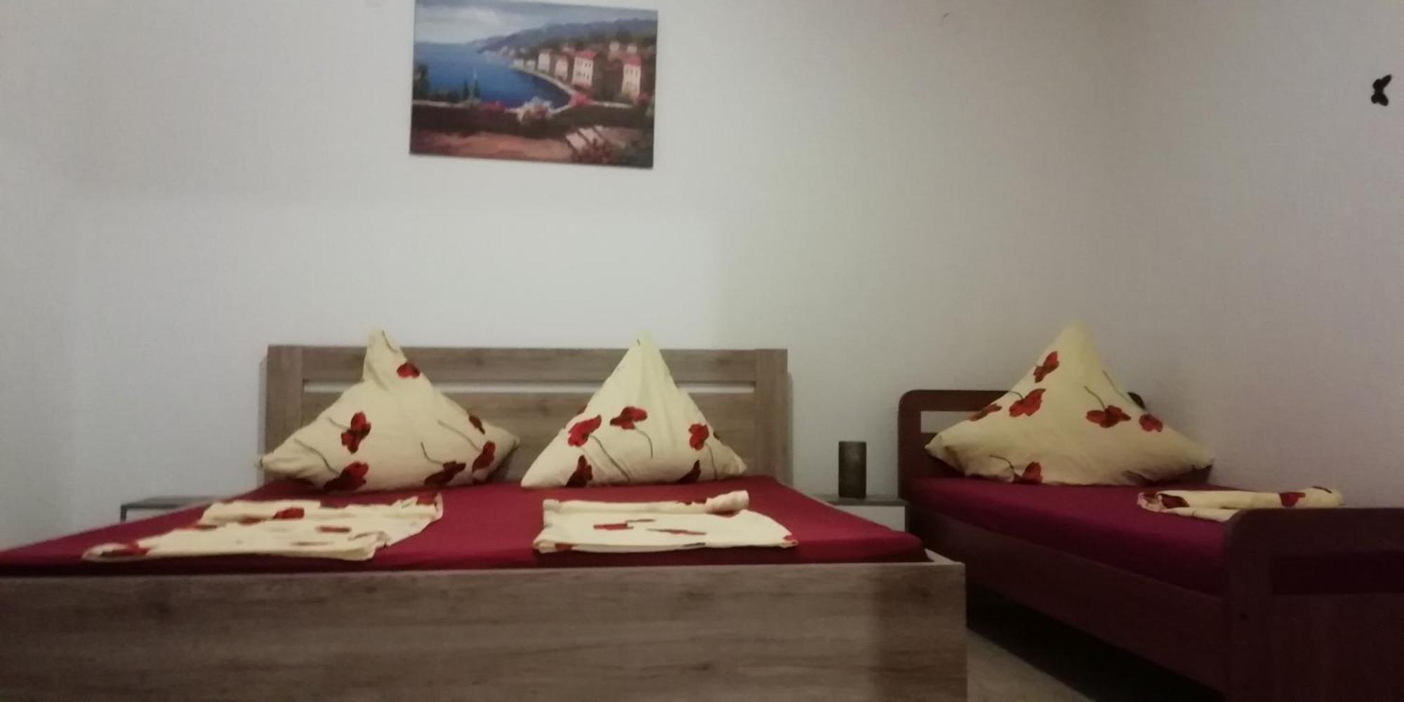Apartmani Kod Rade Pakostane Exterior photo
