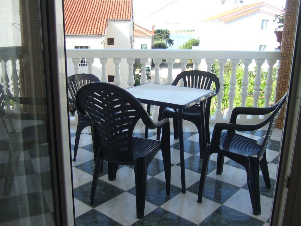 Apartmani Kod Rade Pakostane Exterior photo