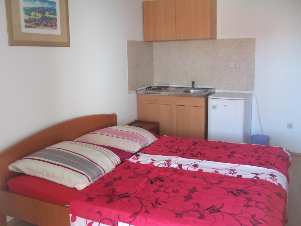 Apartmani Kod Rade Pakostane Exterior photo